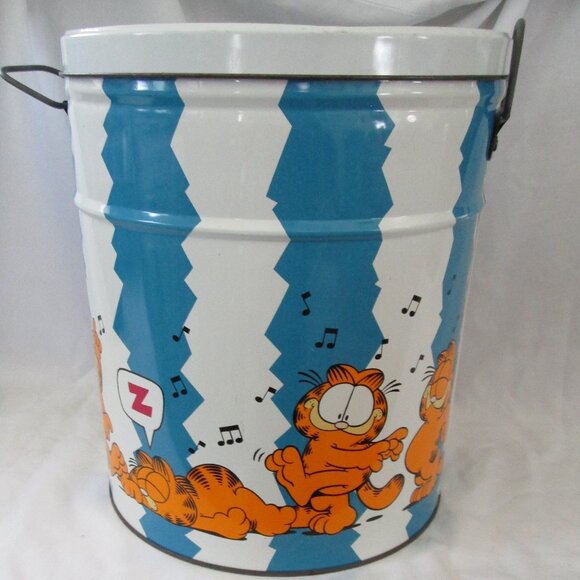 Garfield Large Covered Tin with Lid - Picture 1 of 12